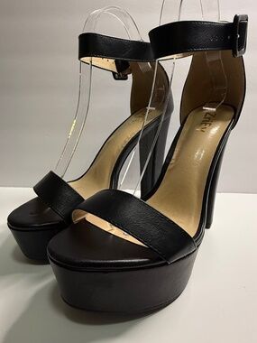Zriey 5 inch platform heeled sandal.